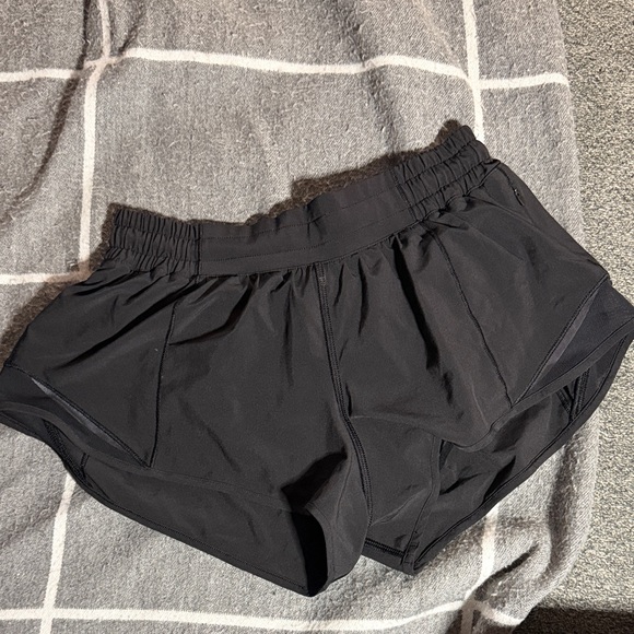 Lululemon Hotty Hot High-Rise Lined Short 2.5” (Black) - Picture 3 of 6